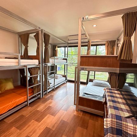 Sleep Soundly By The Sea Hotel Трат Екстериор снимка