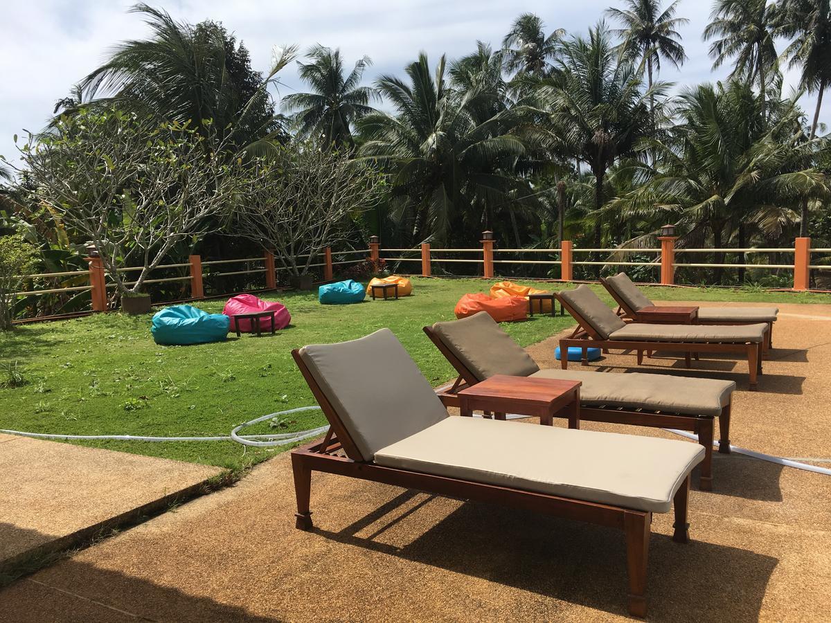 Sleep Soundly By The Sea Hotel Трат Екстериор снимка