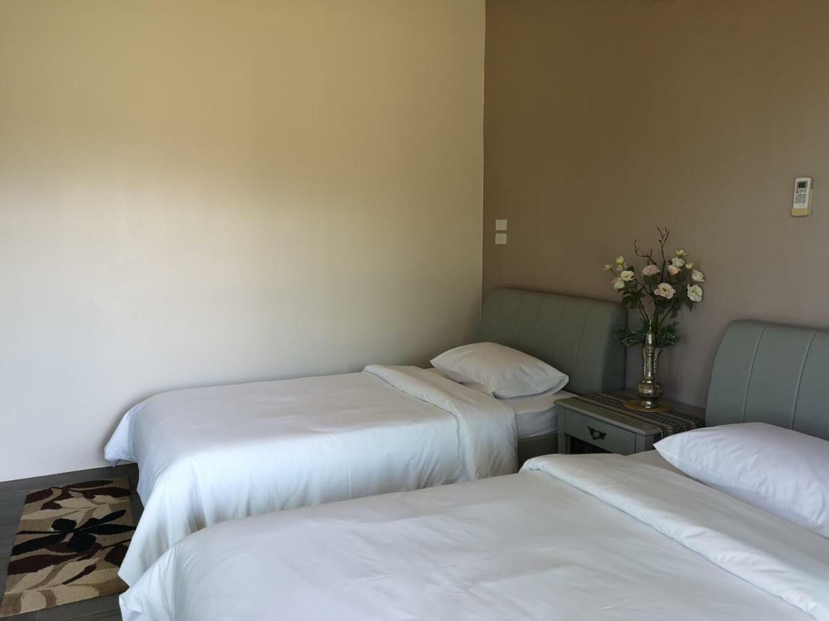 Sleep Soundly By The Sea Hotel Трат Екстериор снимка