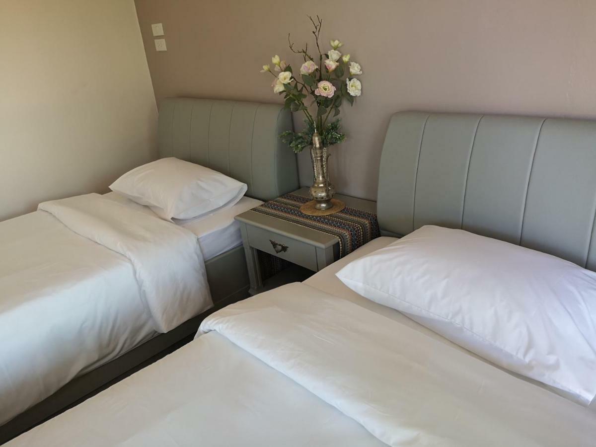 Sleep Soundly By The Sea Hotel Трат Екстериор снимка